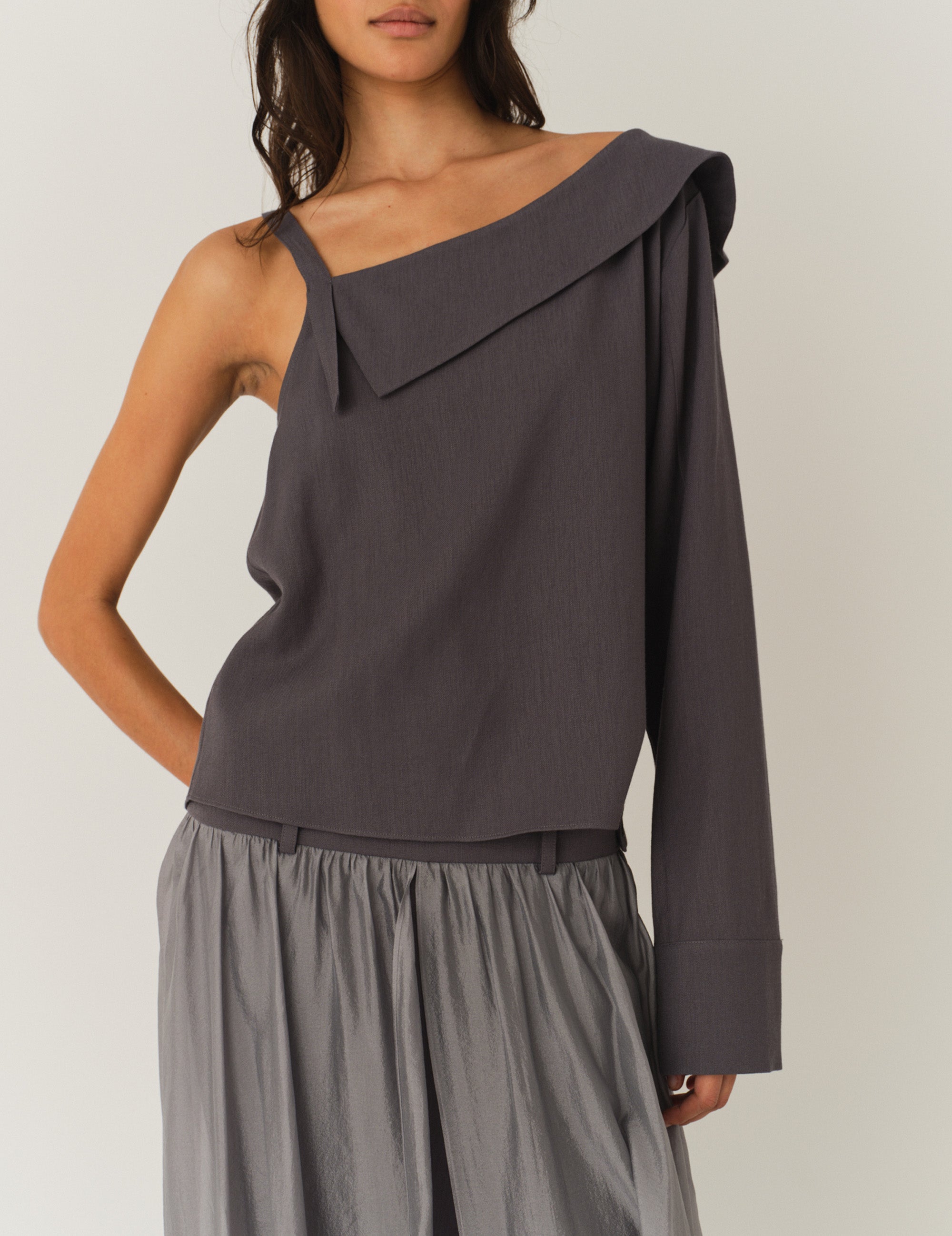Andrea Top Charcoal 6 / Charcoal